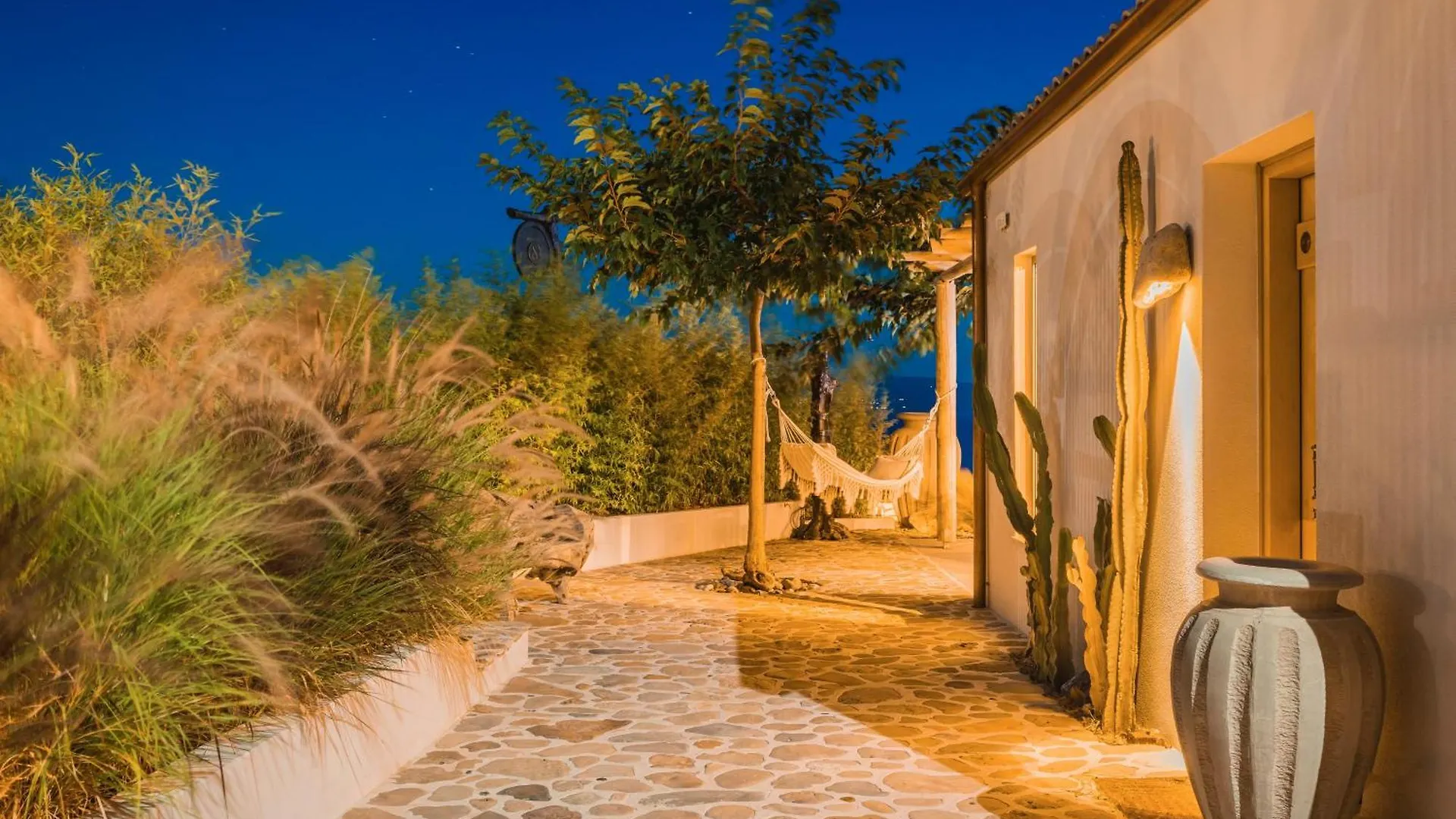 Spathes Suites Kefalonia - Luxury Suites Ratzaklion Villa